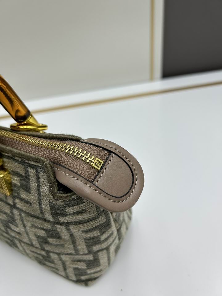 Fendi 17x18x8cm jj6_5