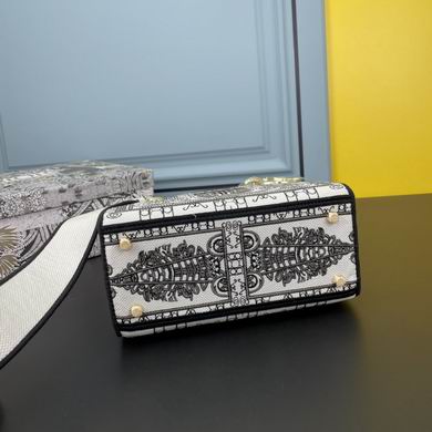 Lady M8002 24X20X11cm WW (4)