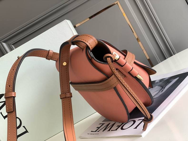 Loewe 011821 20x19x11.5cm ss1 (1)