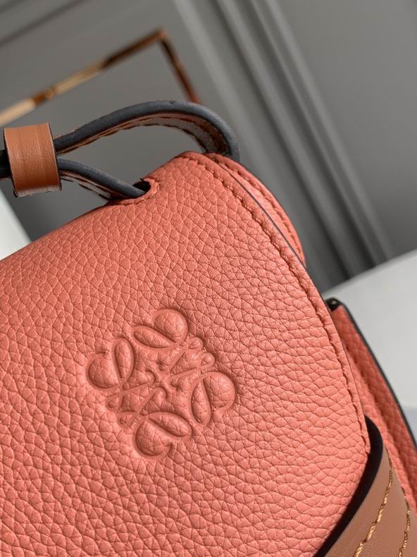 Loewe 011821 20x19x11.5cm ss1 (4)