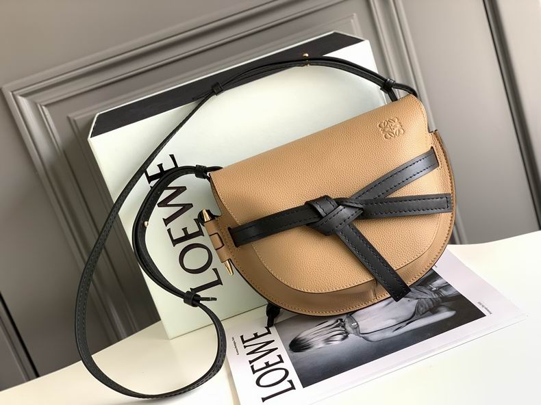 Loewe 011821 20x19x11.5cm ss15 (1)