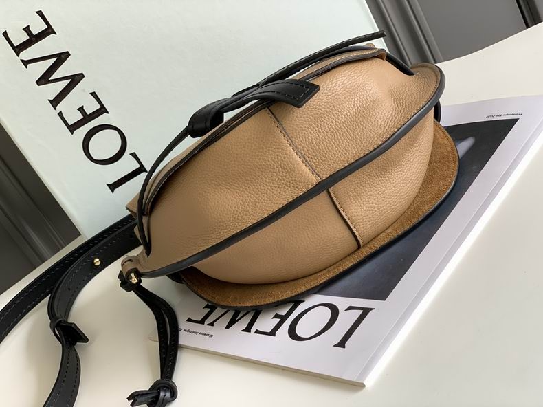 Loewe 011821 20x19x11.5cm ss15 (2)