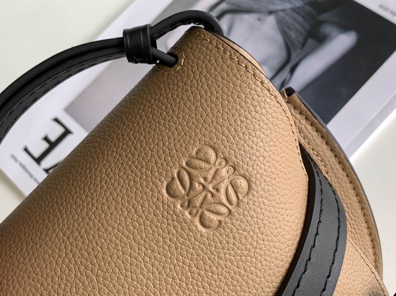 Loewe 011821 20x19x11.5cm ss15 (3)