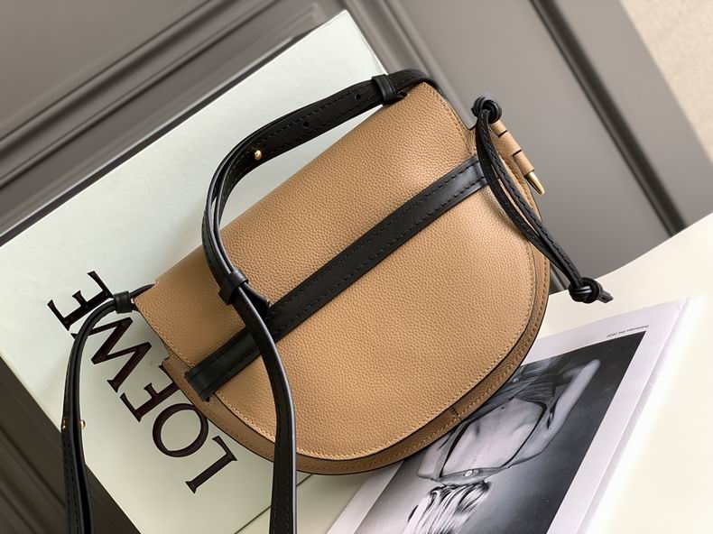 Loewe 011821 20x19x11.5cm ss15 (4)