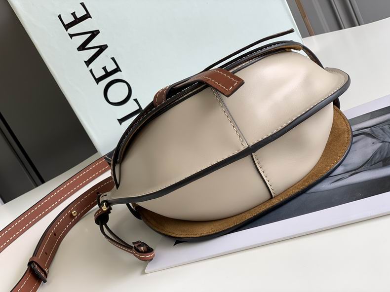 Loewe 011821 20x19x11.5cm ss2 (3)