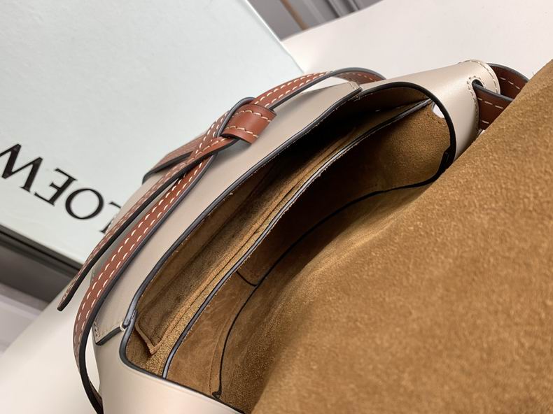 Loewe 011821 20x19x11.5cm ss2 (6)