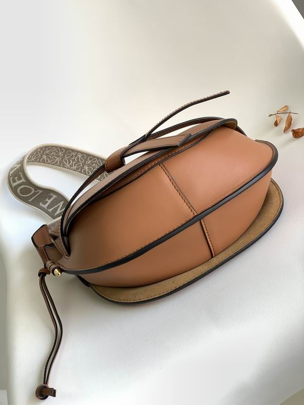 Loewe 011821 20x19x11.5cm ss20 (9)