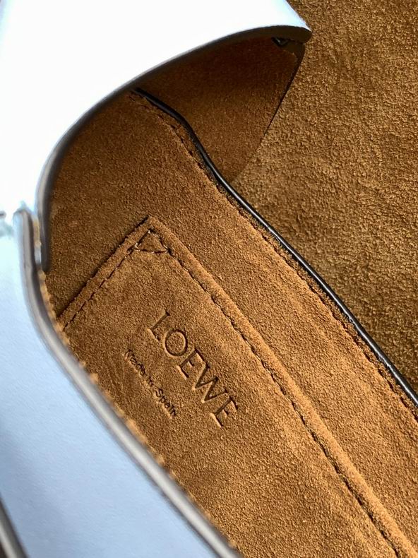 Loewe 011821 20x19x11.5cm ss4 (2)