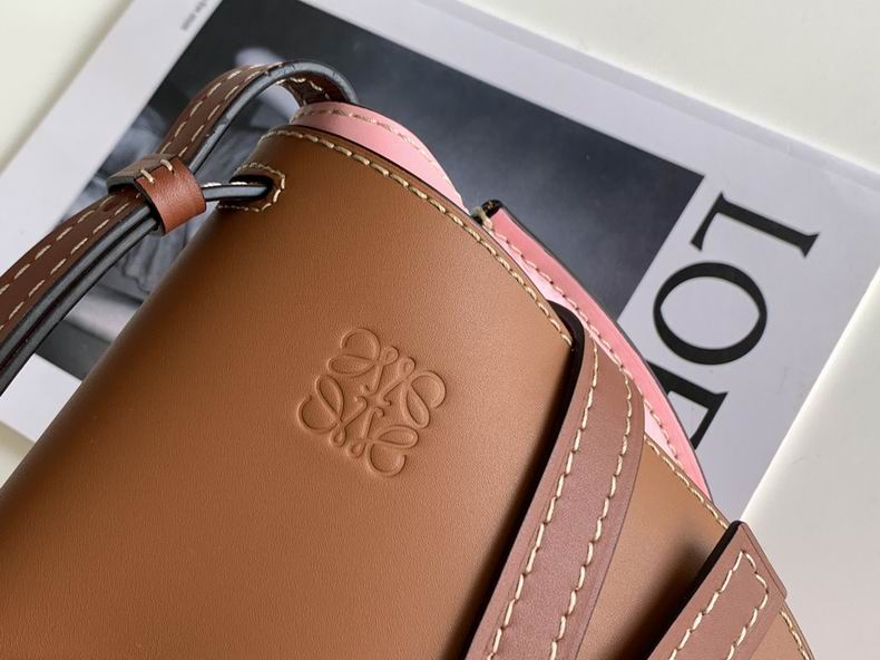 Loewe 011821 20x19x11.5cm ss5 (2)