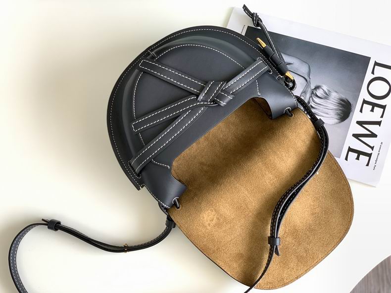 Loewe 011821 20x19x11.5cm ss6 (7)