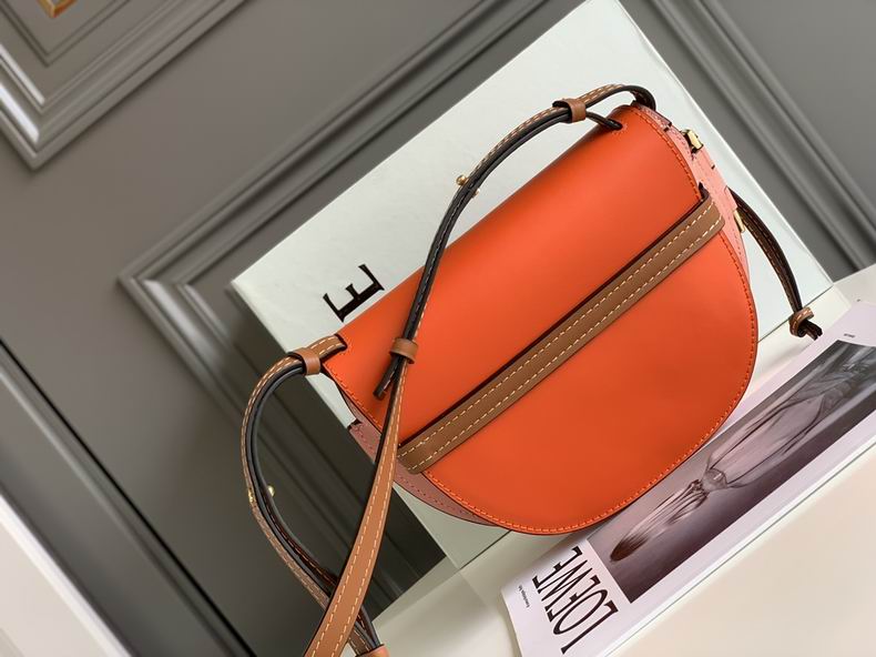 Loewe 011821 20x19x11.5cm ss7 (3)