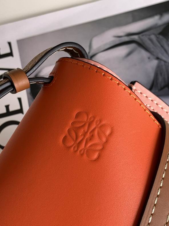 Loewe 011821 20x19x11.5cm ss7 (4)