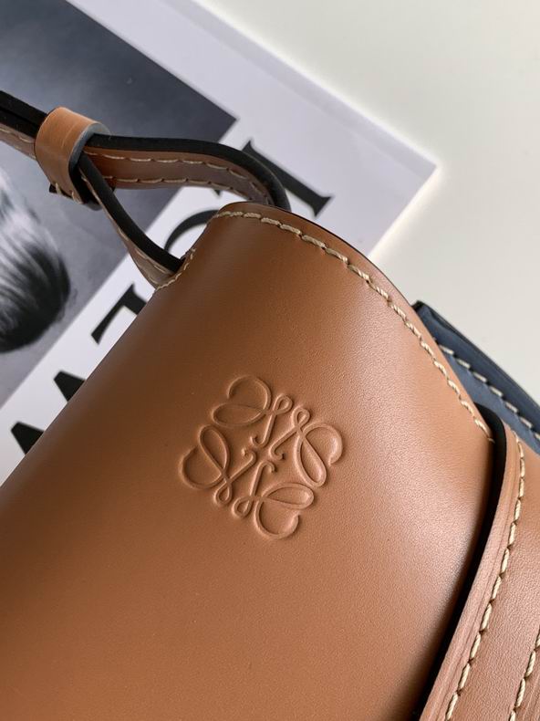 Loewe 011821 20x19x11.5cm ss8 (3)