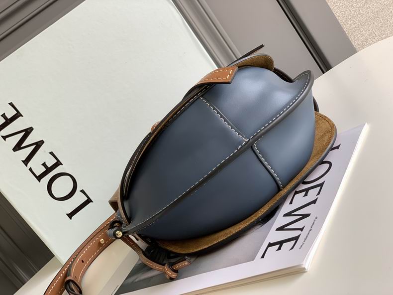 Loewe 011821 20x19x11.5cm ss8 (4)