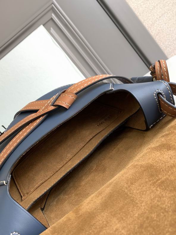 Loewe 011821 20x19x11.5cm ss8 (7)