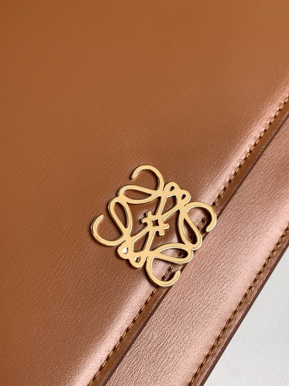 Loewe 012121 22.5x16.5x6.5cm ss30 (2)