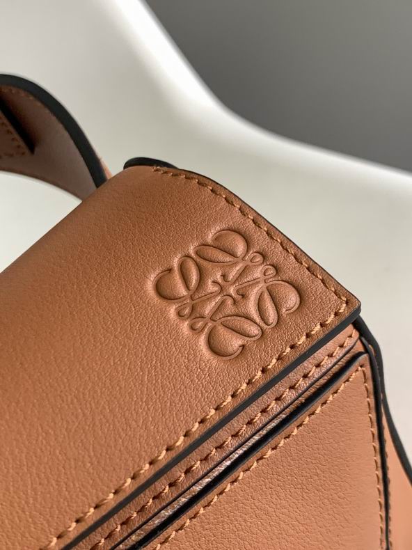 Loewe 052138 18x12x7.5cm ss 1 (4)