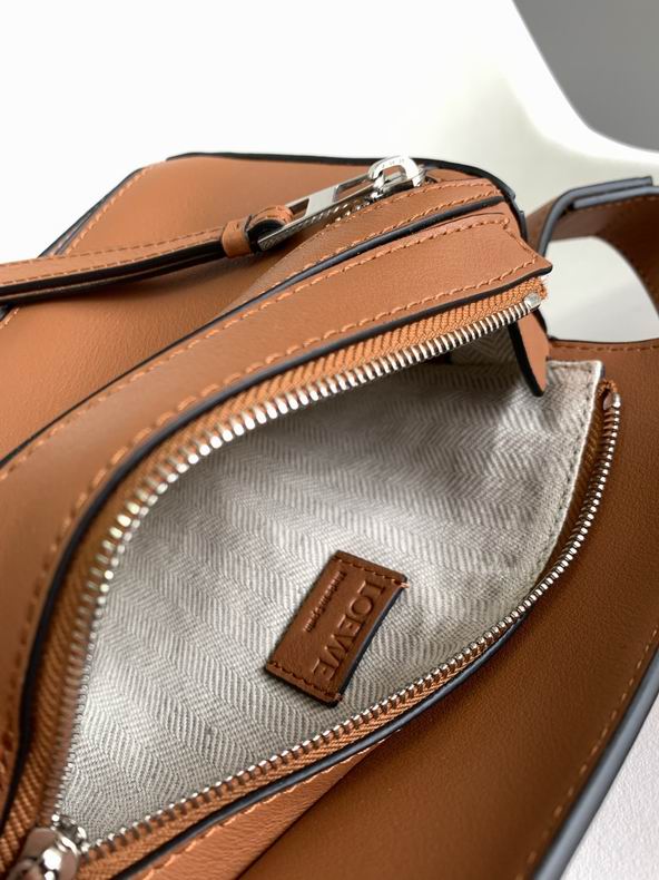 Loewe 052138 18x12x7.5cm ss 1 (9)