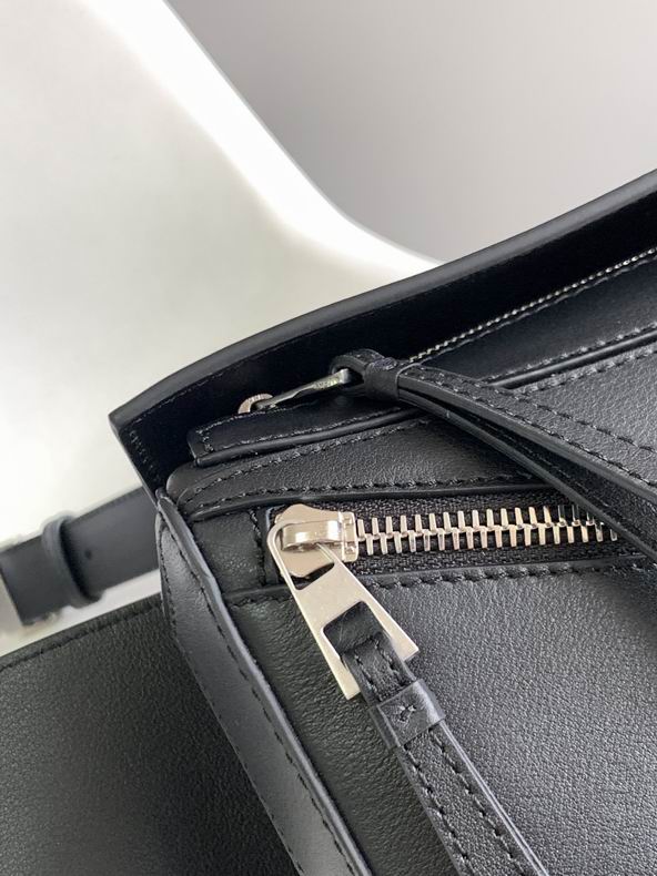 Loewe 052138 18x12x7.5cm ss 2 (9)