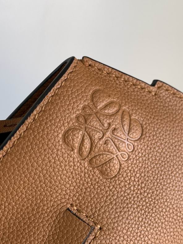 Loewe 060355 47x25x17cm ss34 (7)