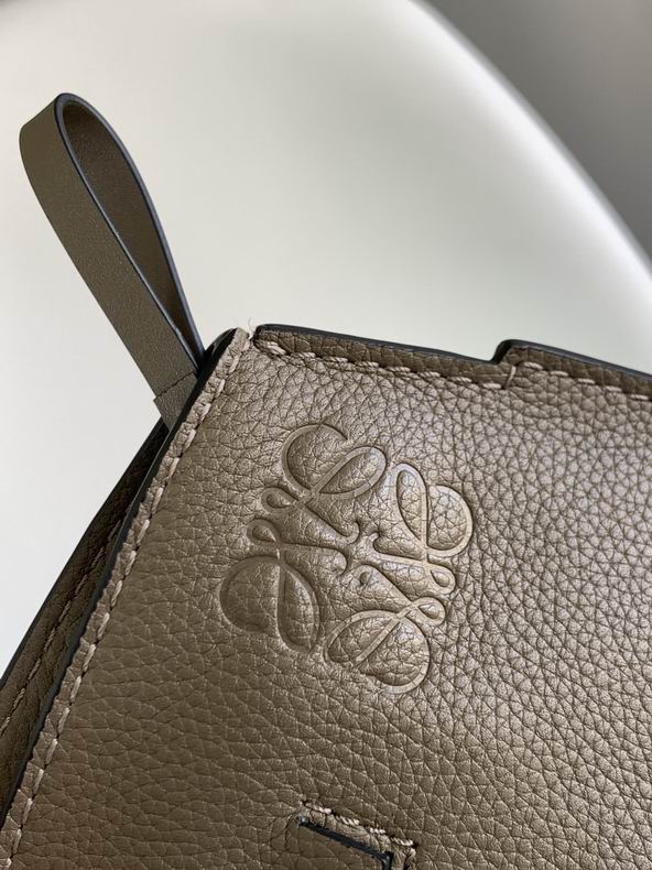 Loewe 060355 47x25x17cm ss35 (4)