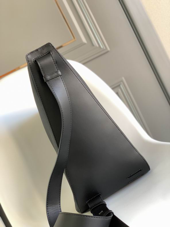 Loewe 060355 74x25x17cm ss36 (7)