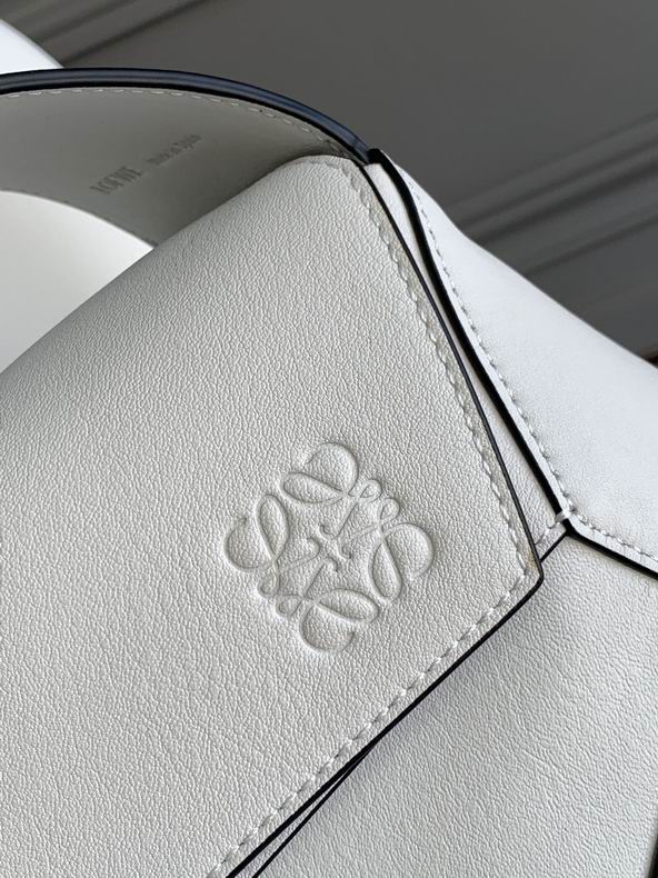 Loewe 060688 28.7x10.7x5.5cm ss1 (4)