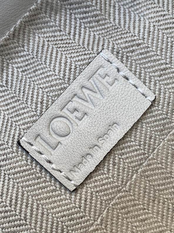 Loewe 060688 28.7x10.7x5.5cm ss1 (5)