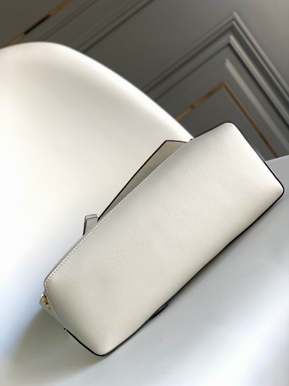 Loewe 060688 28.7x10.7x5.5cm ss1 (6)