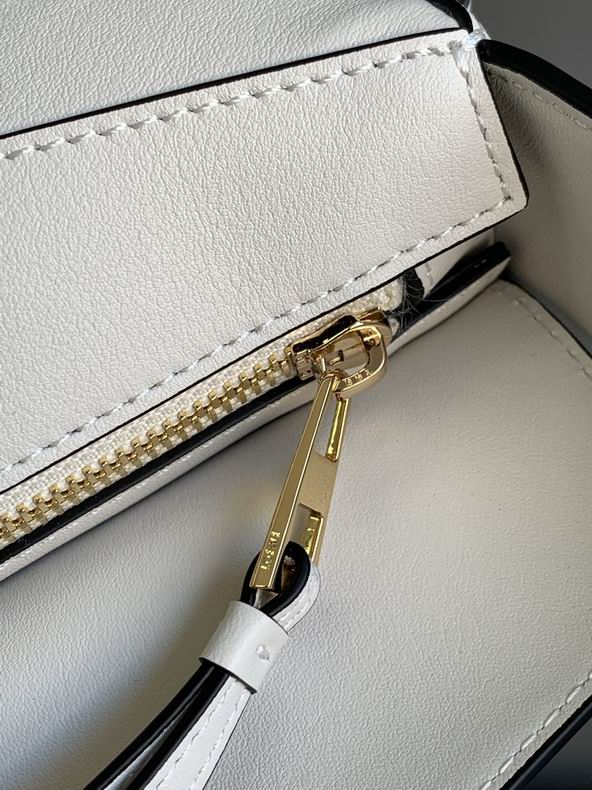 Loewe 060688 28.7x10.7x5.5cm ss1 (8)