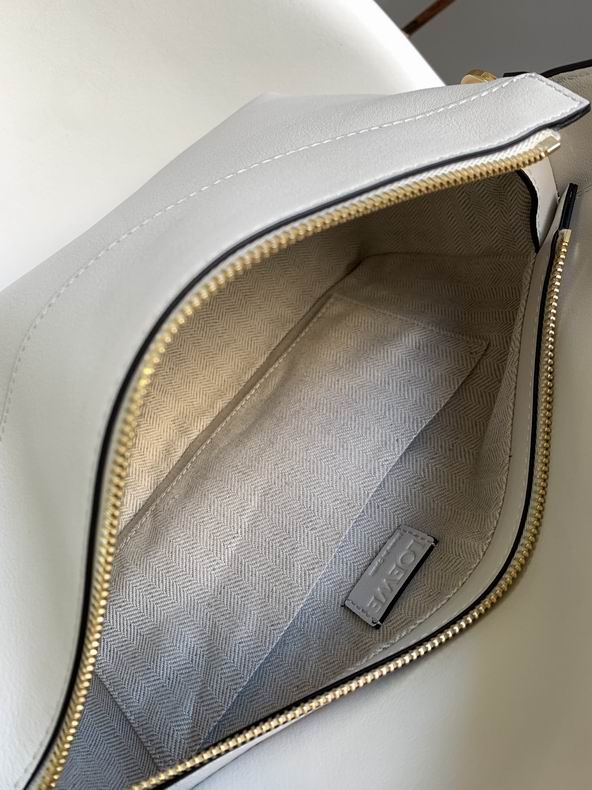 Loewe 060688 28.7x10.7x5.5cm ss1 (9)