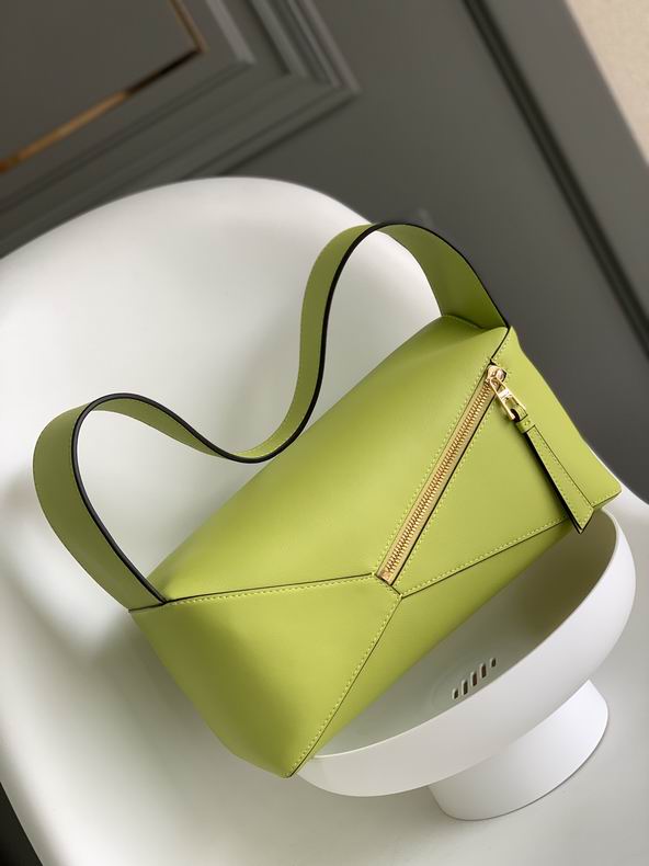 Loewe 060688 28.7x10.7x5.5cm ss2 (1)