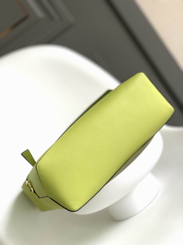 Loewe 060688 28.7x10.7x5.5cm ss2 (3)