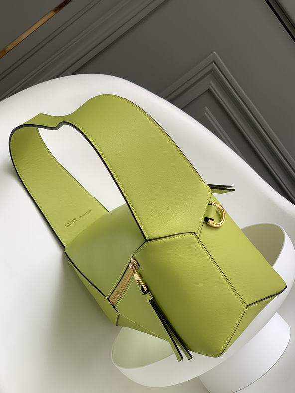 Loewe 060688 28.7x10.7x5.5cm ss2 (9)