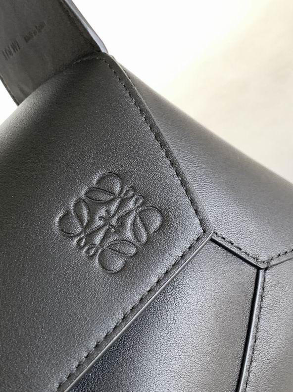 Loewe 060688 28.7x10.7x5.5cm ss3 (4)