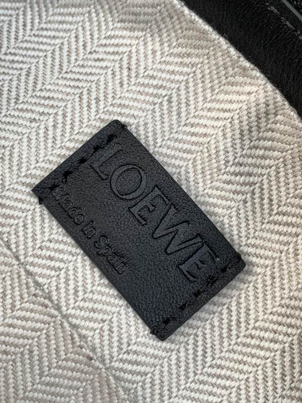 Loewe 060688 28.7x10.7x5.5cm ss3 (9)