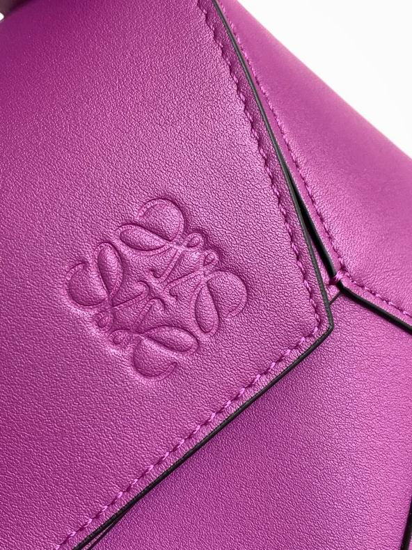 Loewe 060688 28.7x10.7x5.5cm ss4 (4)