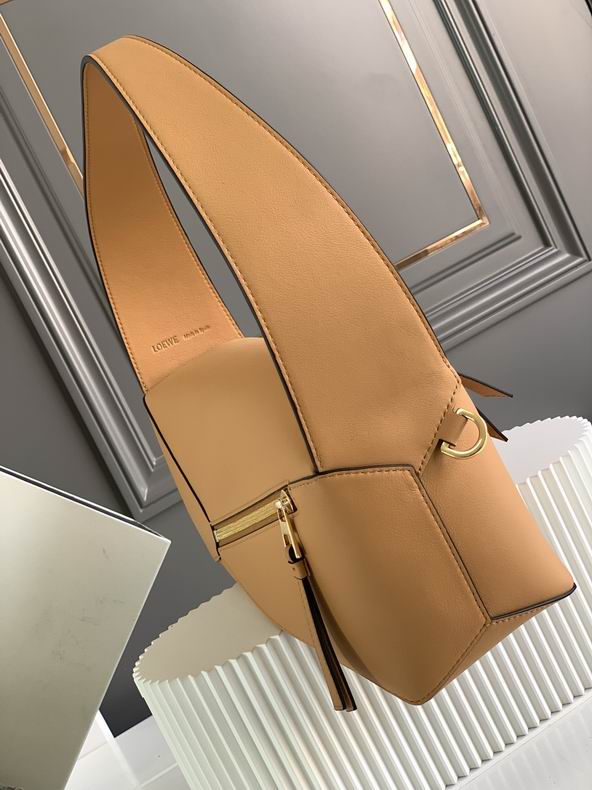 Loewe 060688 28.7x10.7x5.5cm ss5 (2)