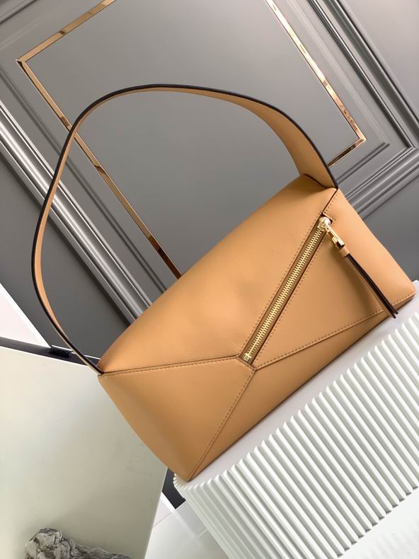 Loewe 060688 28.7x10.7x5.5cm ss5 (3)