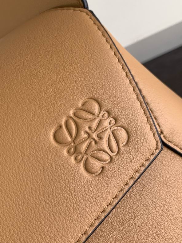 Loewe 060688 28.7x10.7x5.5cm ss5 (4)