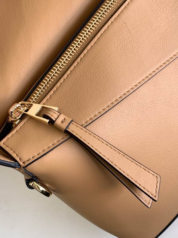 Loewe 060688 28.7x10.7x5.5cm ss5 (6)