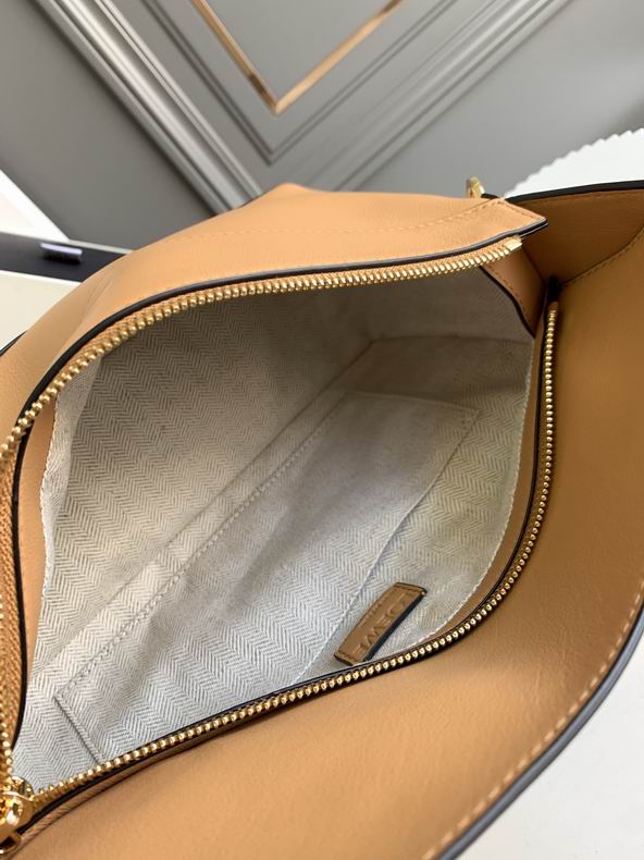 Loewe 060688 28.7x10.7x5.5cm ss5 (8)