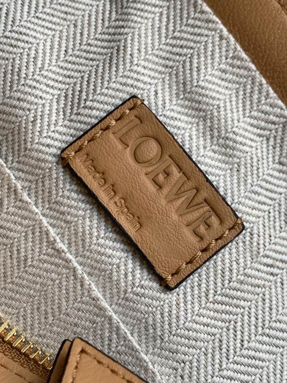 Loewe 060688 28.7x10.7x5.5cm ss5 (9)