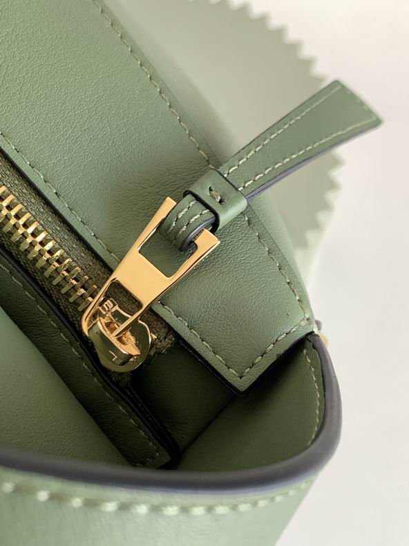 Loewe 060688 28.7x10.7x5.5cm ss6 (4)