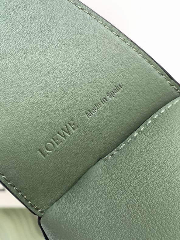 Loewe 060688 28.7x10.7x5.5cm ss6 (5)