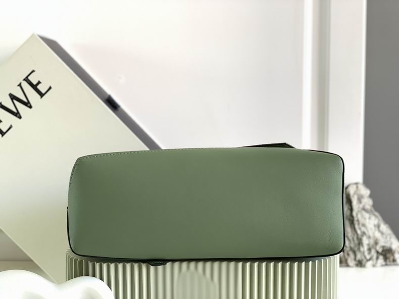 Loewe 060688 28.7x10.7x5.5cm ss6 (6)