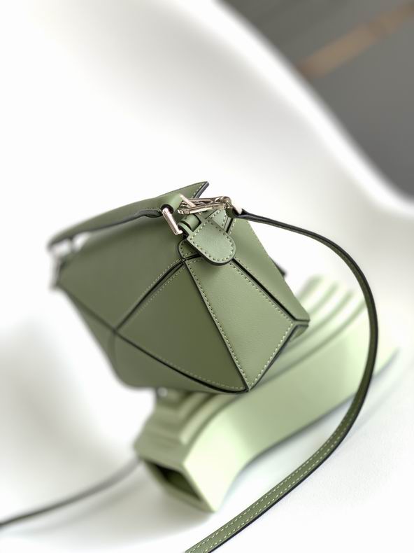 Loewe 0618138 18x12.5x8cm ss8 (1)