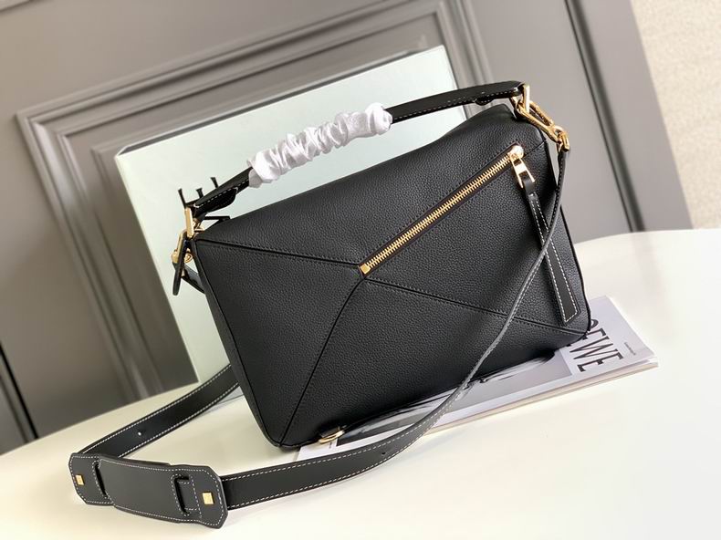 Loewe 061827 29x19.5x14c ss10 (8)