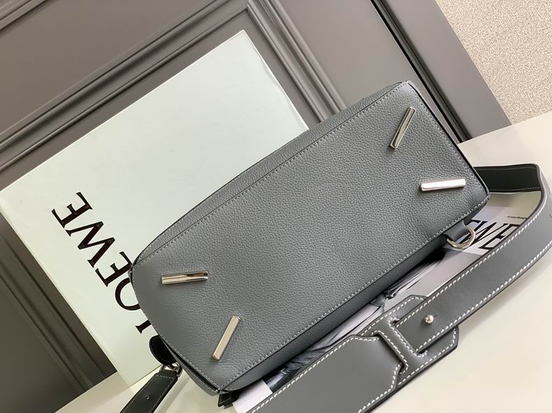 Loewe 061827 29x19.5x14c ss11 (6)