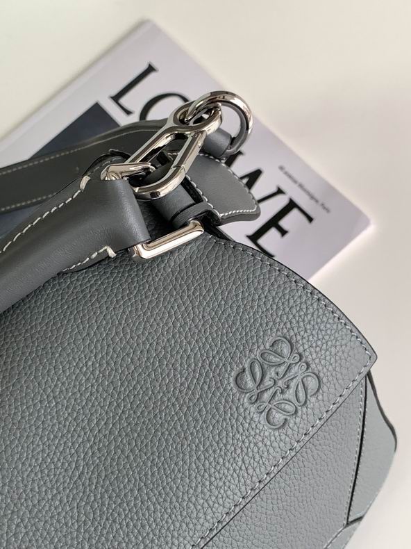 Loewe 061827 29x19.5x14c ss11 (7)